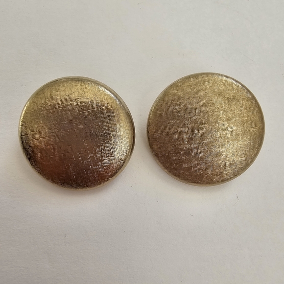 Maximalist Round Button gold tone textured metal Vintage Statement earrings - Picture 1 of 3